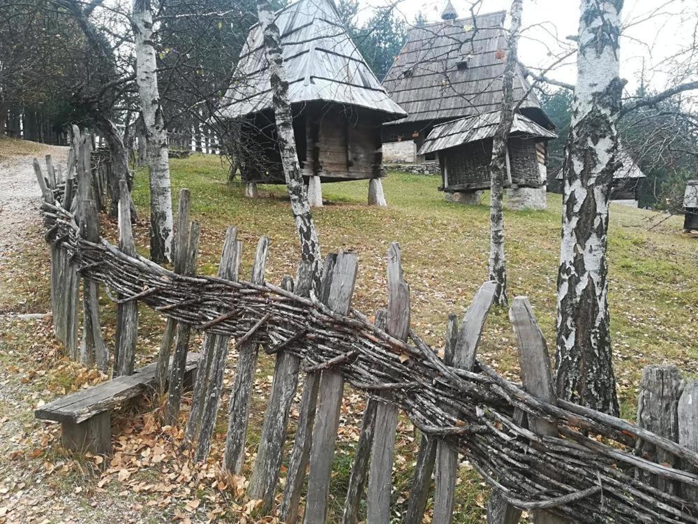 Seoski Turizam Melovic Rozanstvo Exterior photo